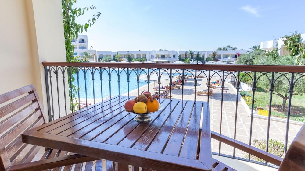 Hotel El Mouradi Gammarth Exterior foto A balcony