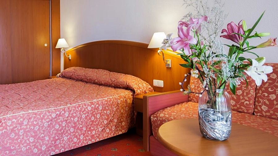 Hotel El Mouradi Gammarth Exterior foto A typical hotel room